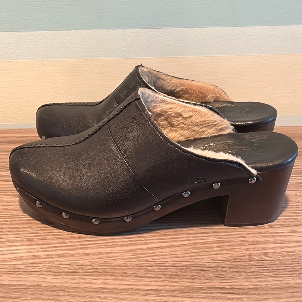 UGG clogs. Black size 9. Only worn 2times